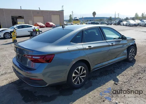 2022 Volkswagen Jetta 1.5T S z USA, uszkodzony, nr VIN 3VWCM7BU2NM021105